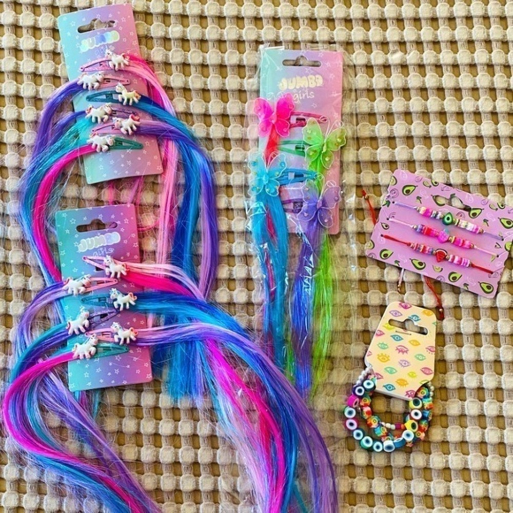 Bundle of Fun and Adorable Girl’s Accessories! Hair clips and bracelets!